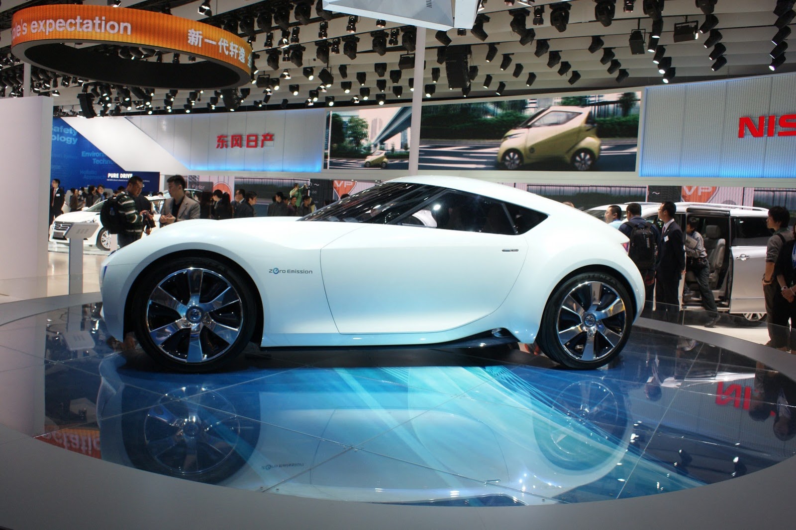 [Nissan-Esflow-Concept-2011-3%255B2%255D.jpg]