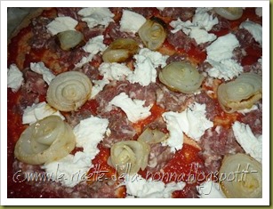 Pizza di farro integrale con salsiccia e cipolla (6)