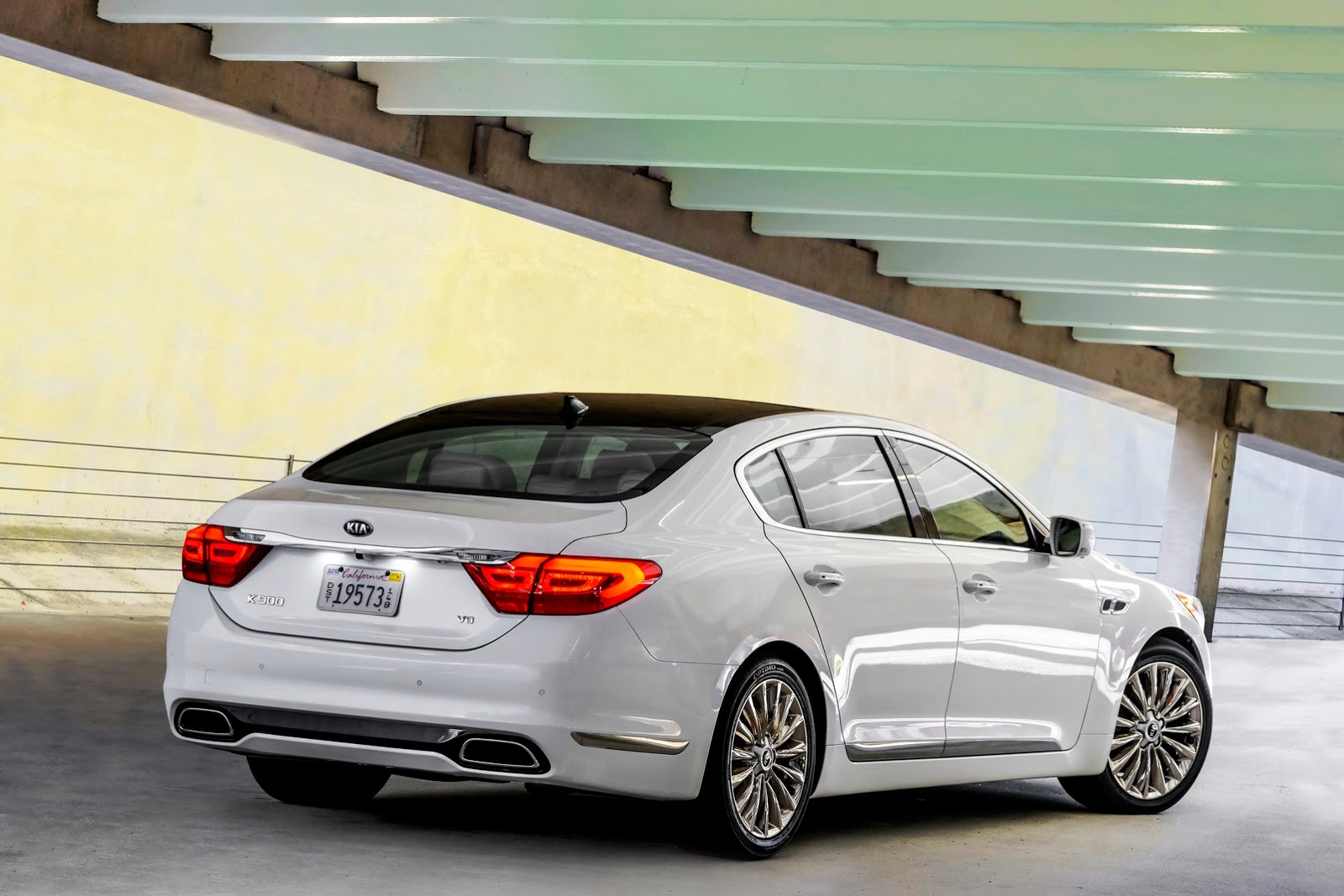 [Kia-K900-12%255B2%255D.jpg]