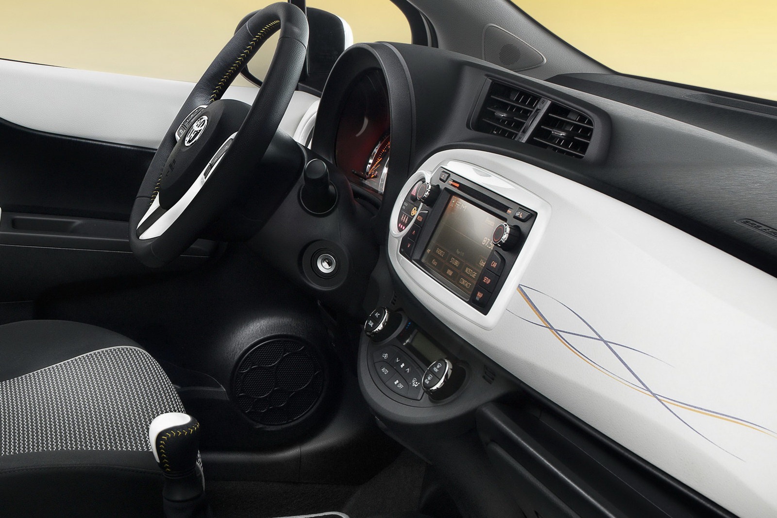 [2013-Toyota-Yaris-Trend-8%255B2%255D.jpg]