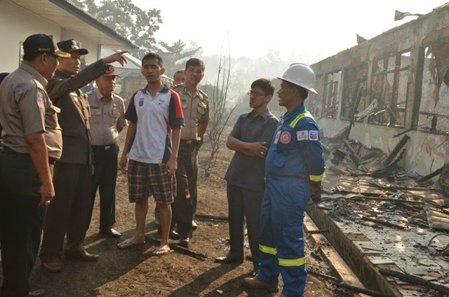 [SMA%25203%2520Rumbai%2520Terbakar%2520%25282%2529%255B6%255D.jpg]