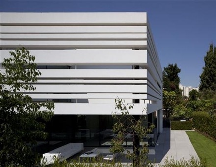 casa-fachada-minimalista-Pitsou-Kedem casa-fachada-minimalista-Pitsou-Kedem