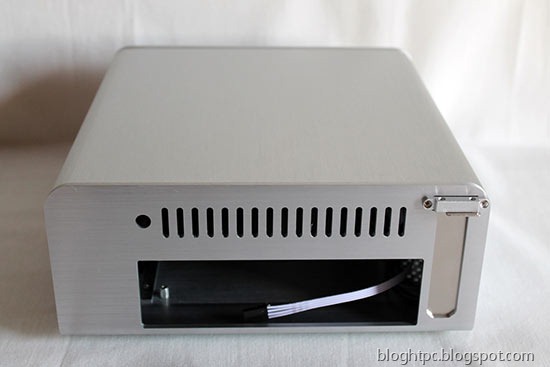 Streacom F7C Blog HTPC trasera. Clic para ampliar Streacom-F7C-bloghtpc-IMG_0089-