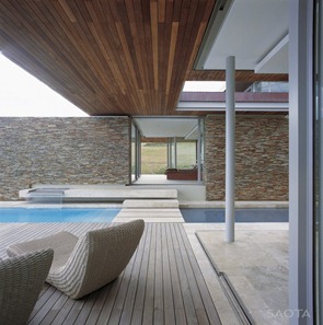 Cove 6 House by Stefan Antoni Olmesdahl Truen Architects fachadas-con-muro-de-piedra-vista