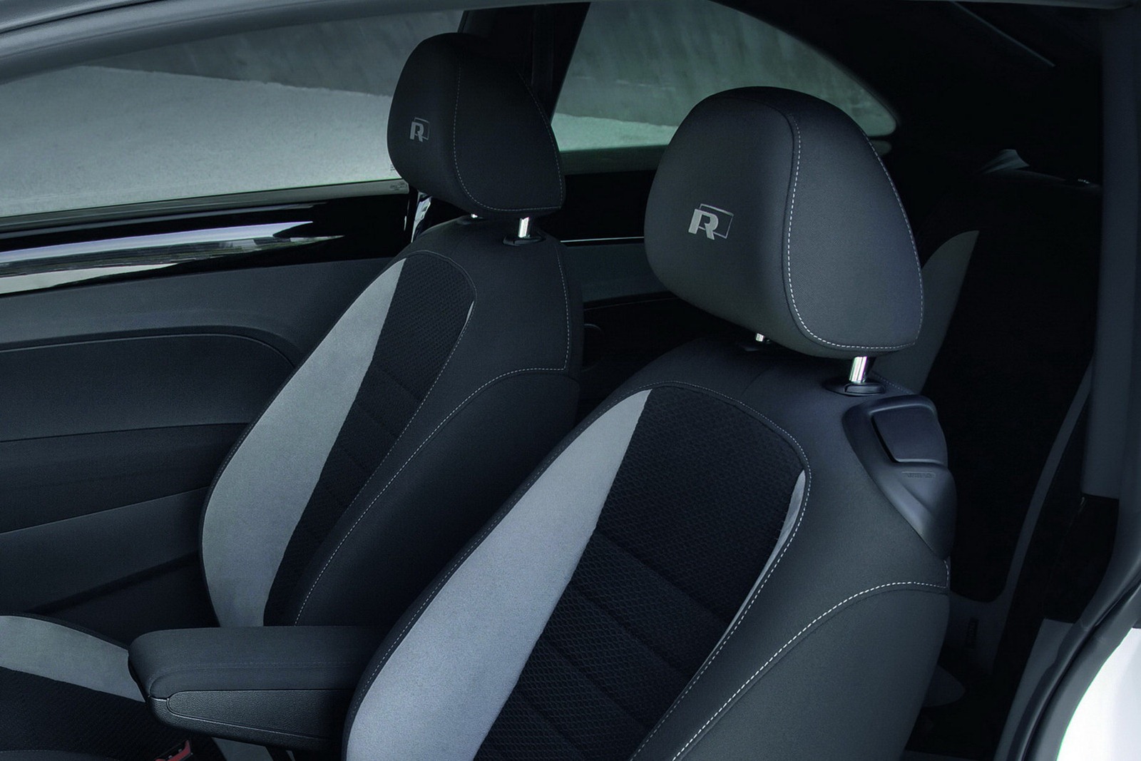 [2013-VW-Beetle-R-Line-12%255B2%255D.jpg]