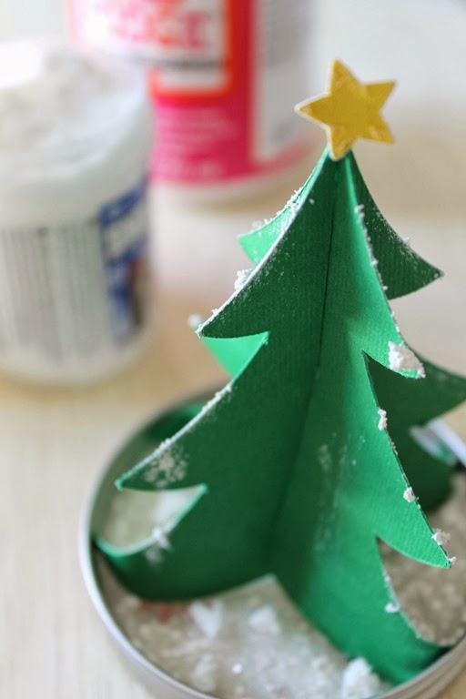 [paper-Christmas-tree-with-fake-snow-%255B1%255D.jpg]