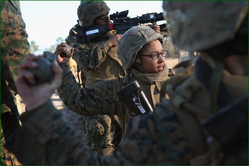 Боевая подготовка женщин в морской пехоте США