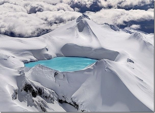 位於紐西蘭由死火山所形成的湖泊