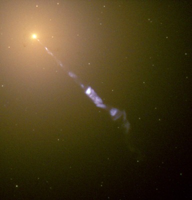 jato emitido no centro da galáxia M87