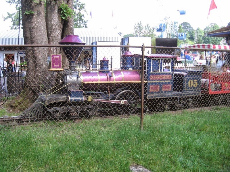 [IMG_2160-Oaks-Park-Miniature-Train-R%255B1%255D.jpg]