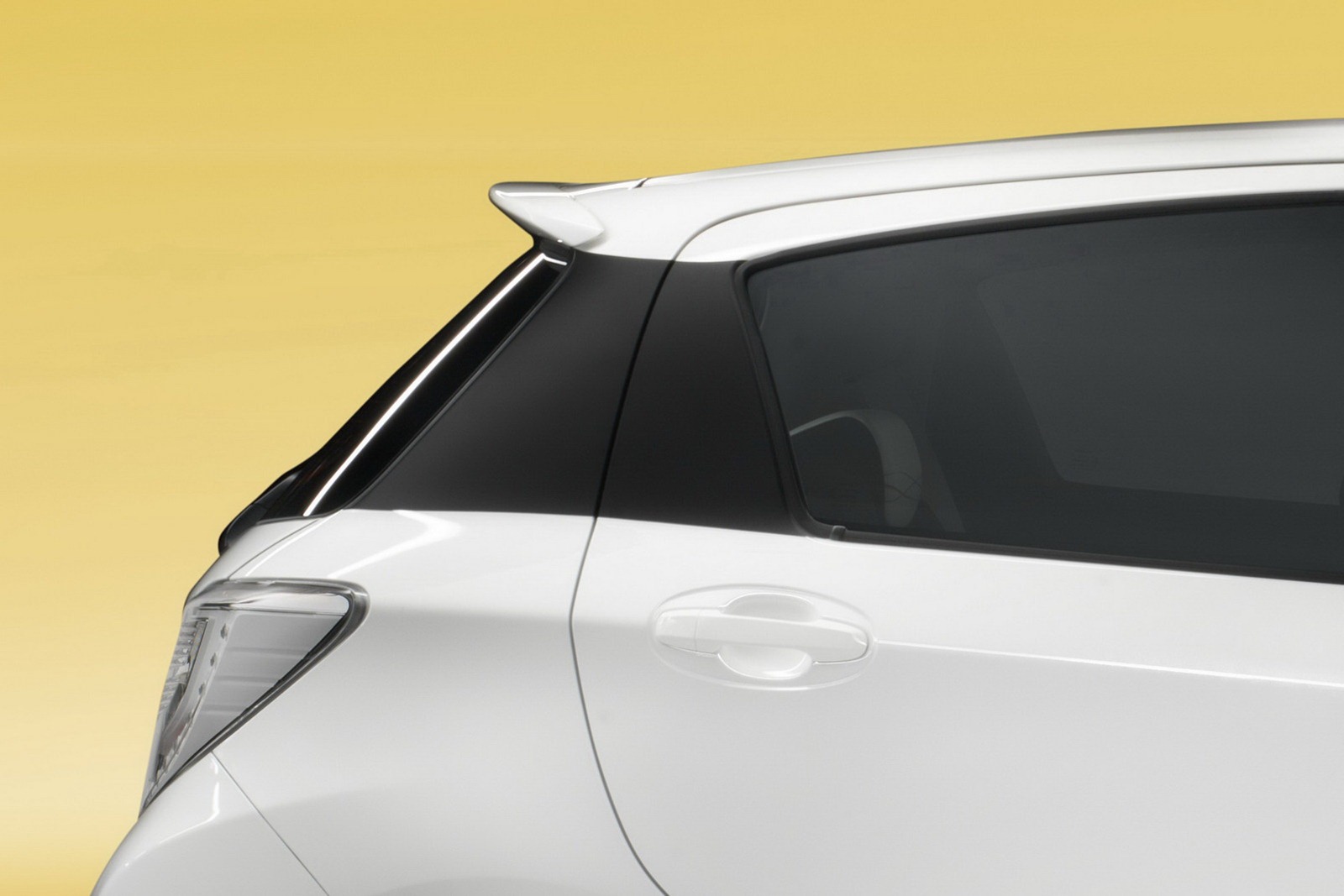 [2013-Toyota-Yaris-Trend-4%255B2%255D.jpg]