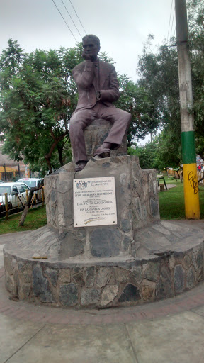 Estatua De Cesar Vallejo