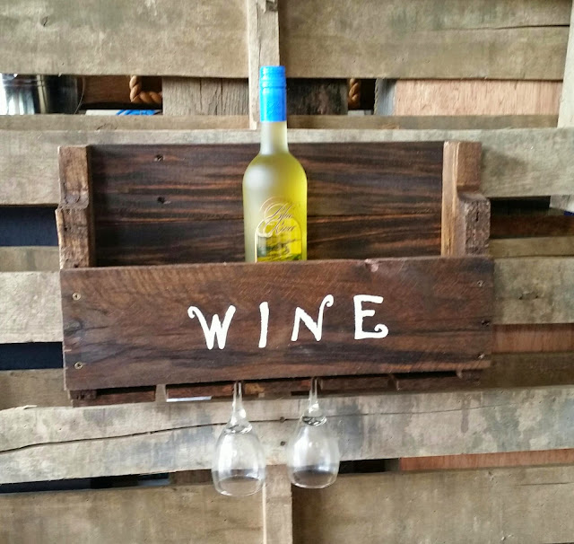 A's Pallet Place Wine Rack out of Pallets