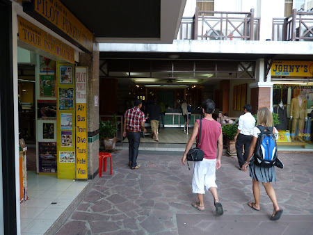 Cazare ieftina Bangkok: intrare hotel Rambuttri Village Inn 