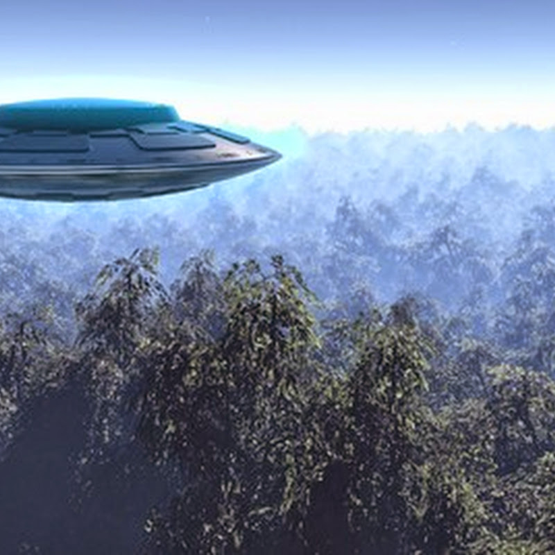 Ελικόπτερο φαίνεται σαν να παρατηρεί τα UFO
