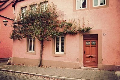 Fachada casa cor de rosa