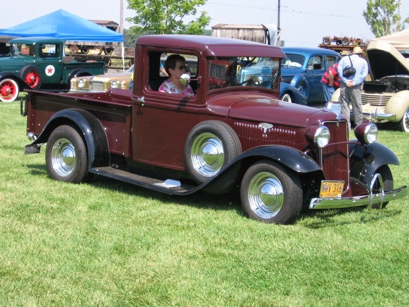 [IMG_8438-1934-Ford-Pickup-at-Antique%255B2%255D.jpg]