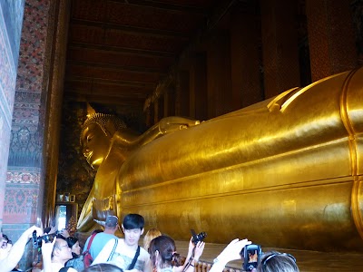 Obiective turistice Bangkok: Statuia lui Buda inclinat