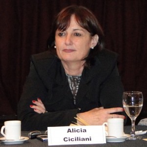 [ALICIA%2520CICILIANI%25201%255B2%255D.jpg]