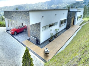 Casa del Árbol / David Ramírez arquitectura-fachada-pizarra-negra-oxidada