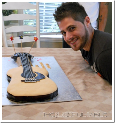 acoustic guitar cake 020a
