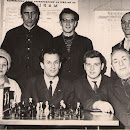 Працівники-шахового-клубу.-1960-х-років.jpg