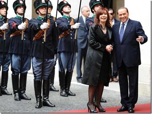 Cristina Fernandez con Silvio Berlusconi iniciando sus relaciones