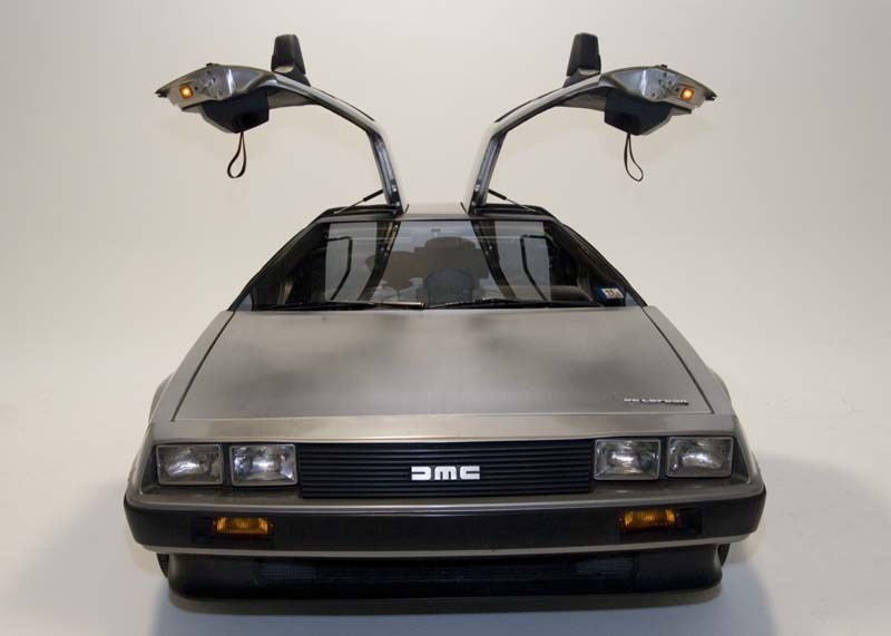 [DeLorean_DMC-12_with_doors_open%255B3%255D.jpg]