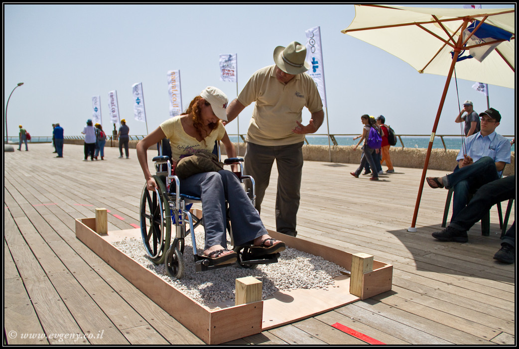 LookAtIsrael.com: Дома изнутри: ...и еще вопрос кто из нас неполноценен... (foto israel фото тель авив порт дома изнутри )