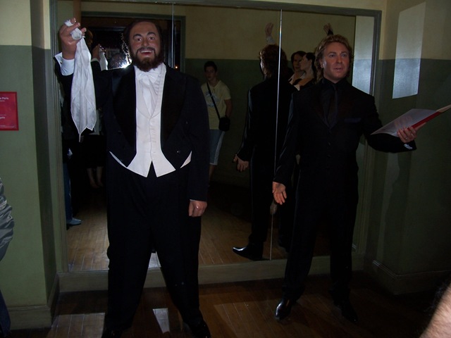 [2011.08.15-060%2520Luciano%2520Pavarotti%2520et%2520Ronerto%2520Alagna.jpg]