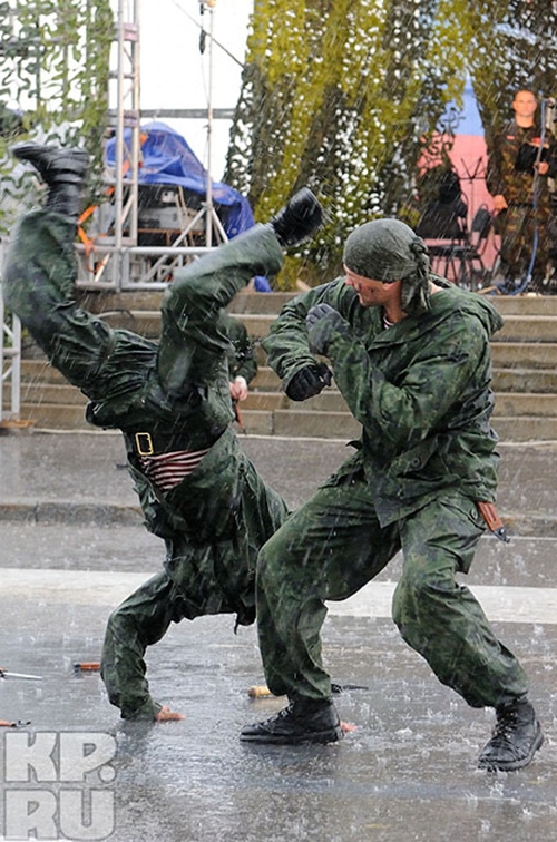 Фотографии с показательных выступлений СОБР и ОМОН в Волгограде