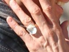 jennifer-aniston-diamond-engagement-ring