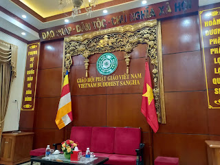 Chiều 26/03/2019, Giáo hội Phật giáo Việt Nam đã buổi gặp gỡ báo chí để thông tin về sự việc đang gây ồn ào ở chùa Ba Vàng, và đây là cách bài trí phông màn. Chiều 26/03/2019, Giáo hội Phật giáo Việt Nam đã buổi gặp gỡ báo chí để thông tin về sự việc đang gây ồn ào ở chùa Ba Vàng, và đây là cách bài trí phông màn.