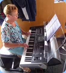 Diane Lyons playing the Korg Pa3X.
