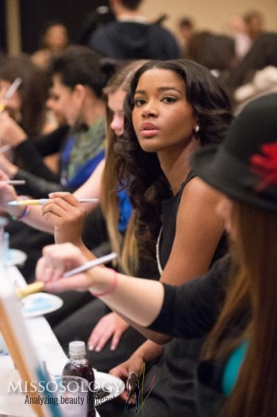 miss_universe_2012_Charity_13.jpg