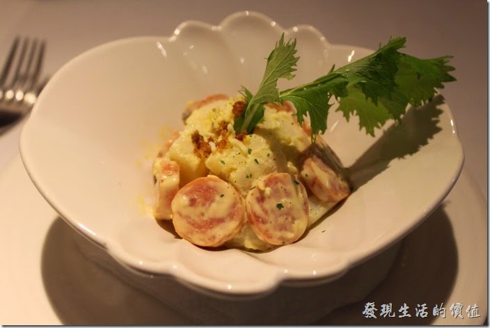 台南-西堤(Tasty)民族店。沙拉-德式香腸洋芋沙拉。