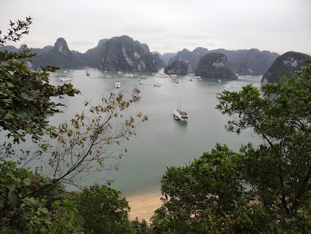 39. Panorama Halong Bay.JPG