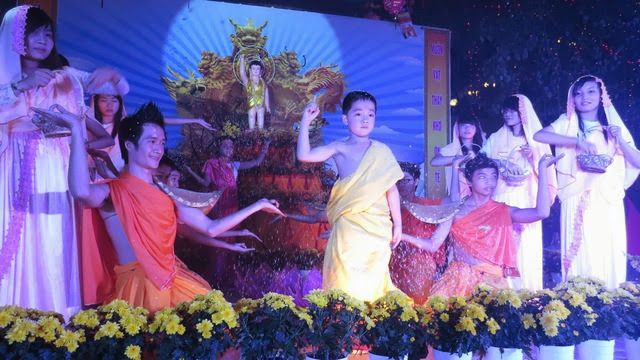  Đêm văn nghệ cúng dường Đại lễ Ph�t đản PL 2557