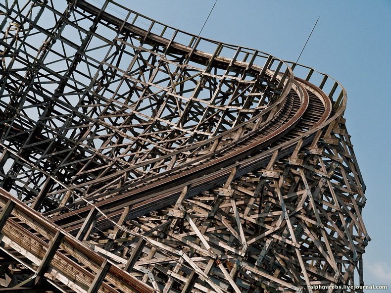 wooden-rollercoaster-2