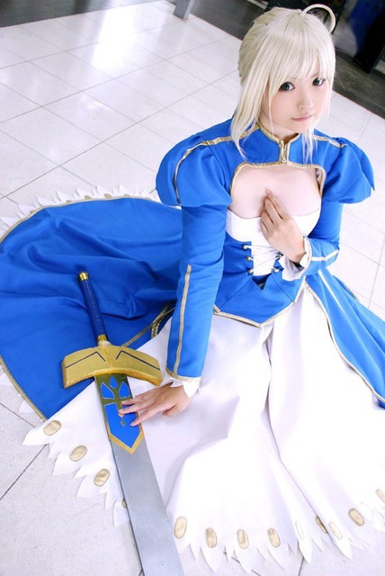 Fate_Stay_Night_Saber_cosplay