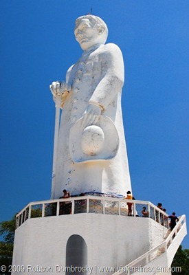 estátua padre cícero em juazeiro do norte