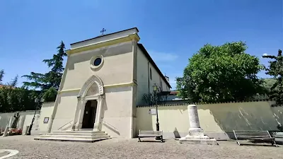 Về bức hình Đức Mẹ ngay bên thang máy cổng chính, lối vào dinh thự Giáo hoàng tại Vatican...
