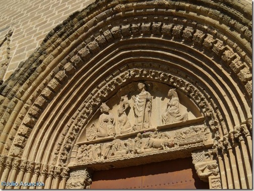 Portada de la iglesia de San Saturnino - Artajona - Navarra