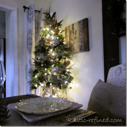 Beautiful Silvery and Gold Christmas Tablescape @ Rustic-refined.com