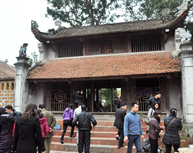 Những ngày đầu năm luôn có đông du khách đến viếng chùa