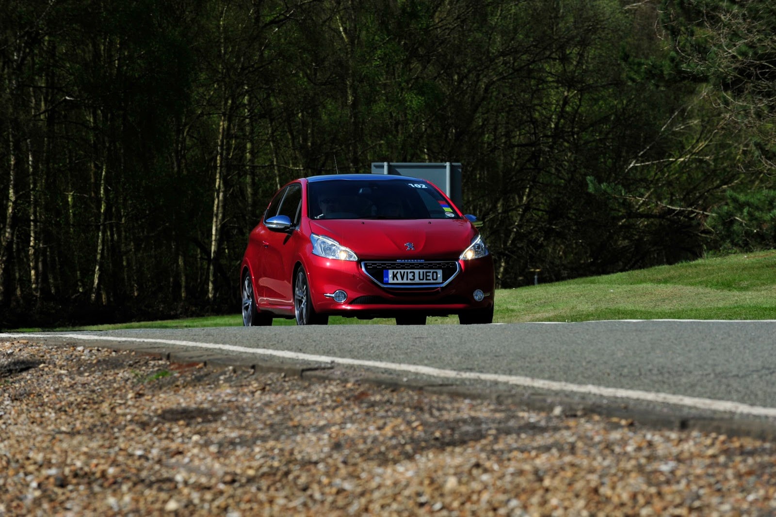 [Peugeot-208-GTi-8%255B2%255D.jpg]