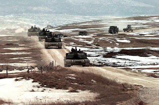 Xe tăng M1A2 Abrams nặng 70 tấn của Hoa Kỳ. Xe tăng M1A2 Abrams nặng 70 tấn của Hoa Kỳ.