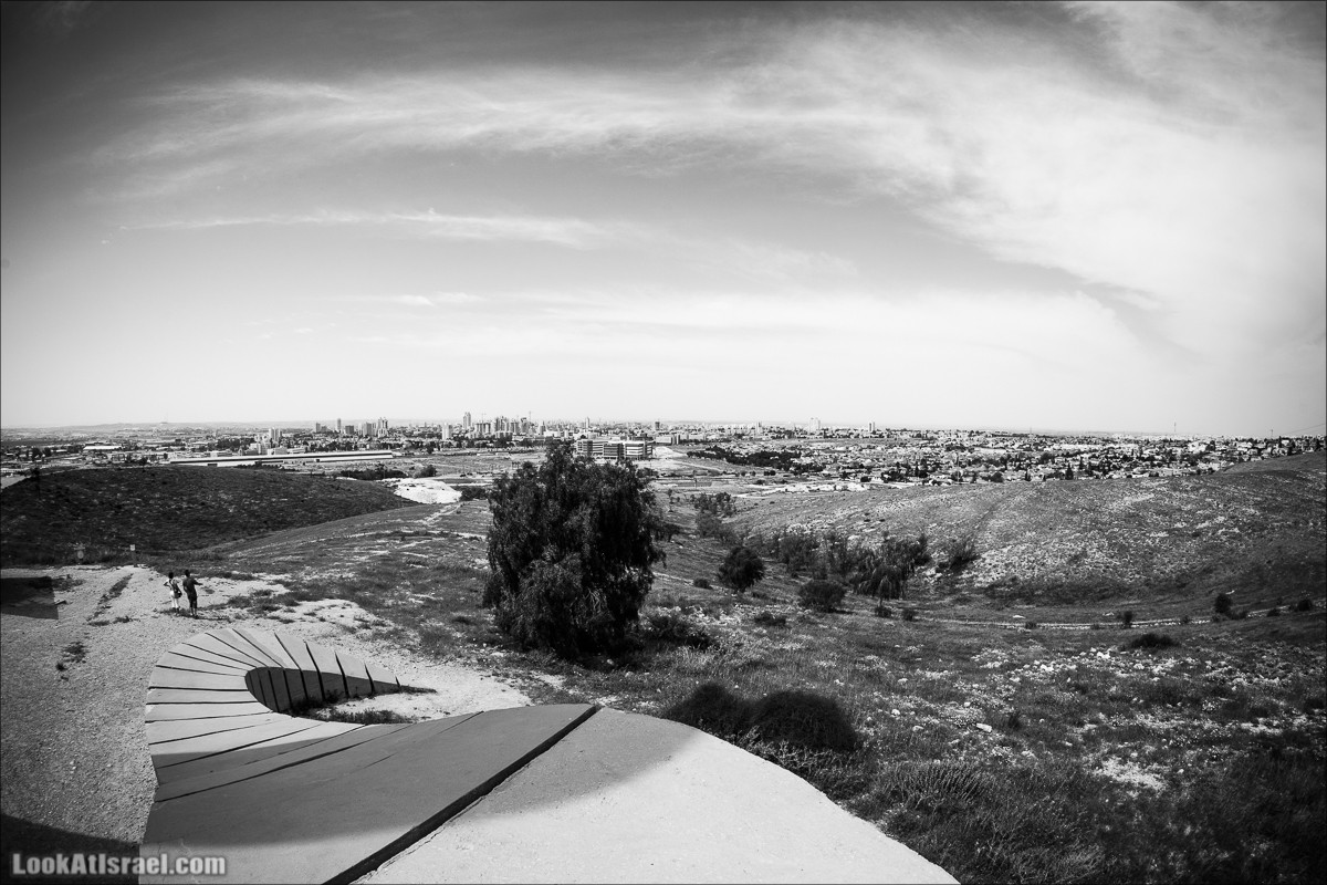 Мемориал бригаде Негев | Monument to the Negev Brigade | אנדרטת חטיבת הנגב | LookAtIsrael.com - Фото путешествия по Израилю