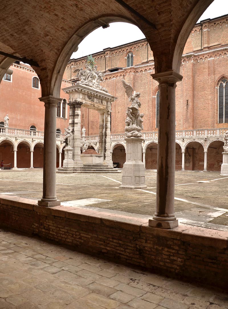Chiostro_trinita_25.jpg Chiostro trinita 25