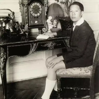 Hoàng tử Nguyễn Phúc Vĩnh Thụy khi học ở Pháp. Sau ông lên ngôi lấy hiệu là Bảo Đại và là Hoàng đế cuối cùng của triều Nguyễn Hoàng tử Nguyễn Phúc Vĩnh Thụy khi học ở Pháp. Sau ông lên ngôi lấy hiệu là Bảo Đại và là Hoàng đế cuối cùng của triều Nguyễn